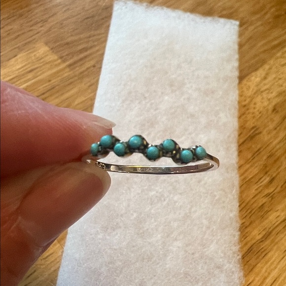 Turquoise and Silver Ring - Picture 4 of 6
